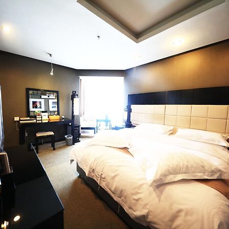 Hotel Xinjiang Yema International Clubhouse Urumqi Esterno foto